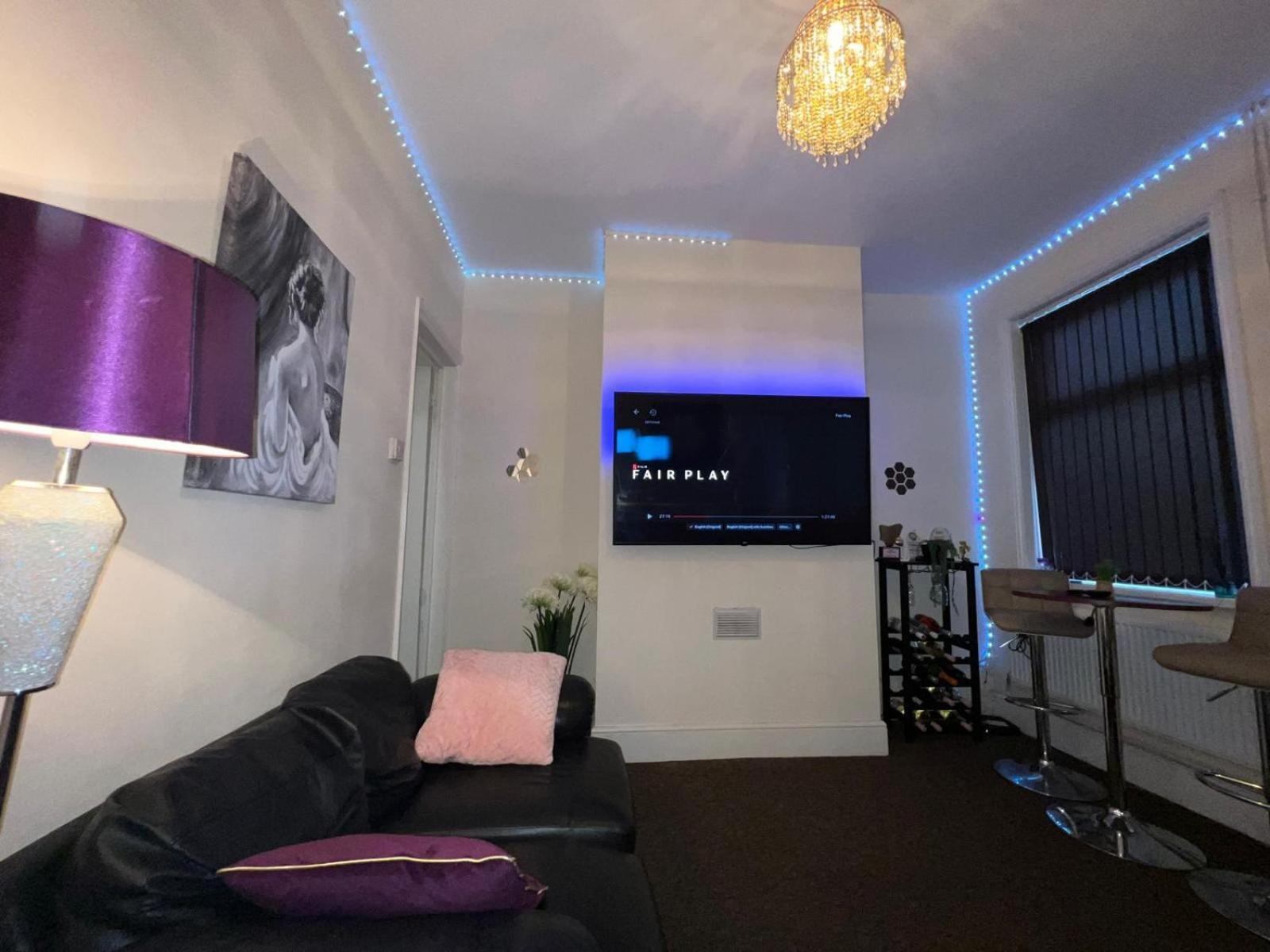 Lovely Room Within 5 Mins Walk To Stoke Train Station With Double And Single Room Buitenkant foto