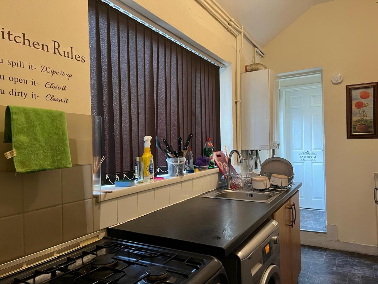 Lovely Room Within 5 Mins Walk To Stoke Train Station With Double And Single Room Buitenkant foto