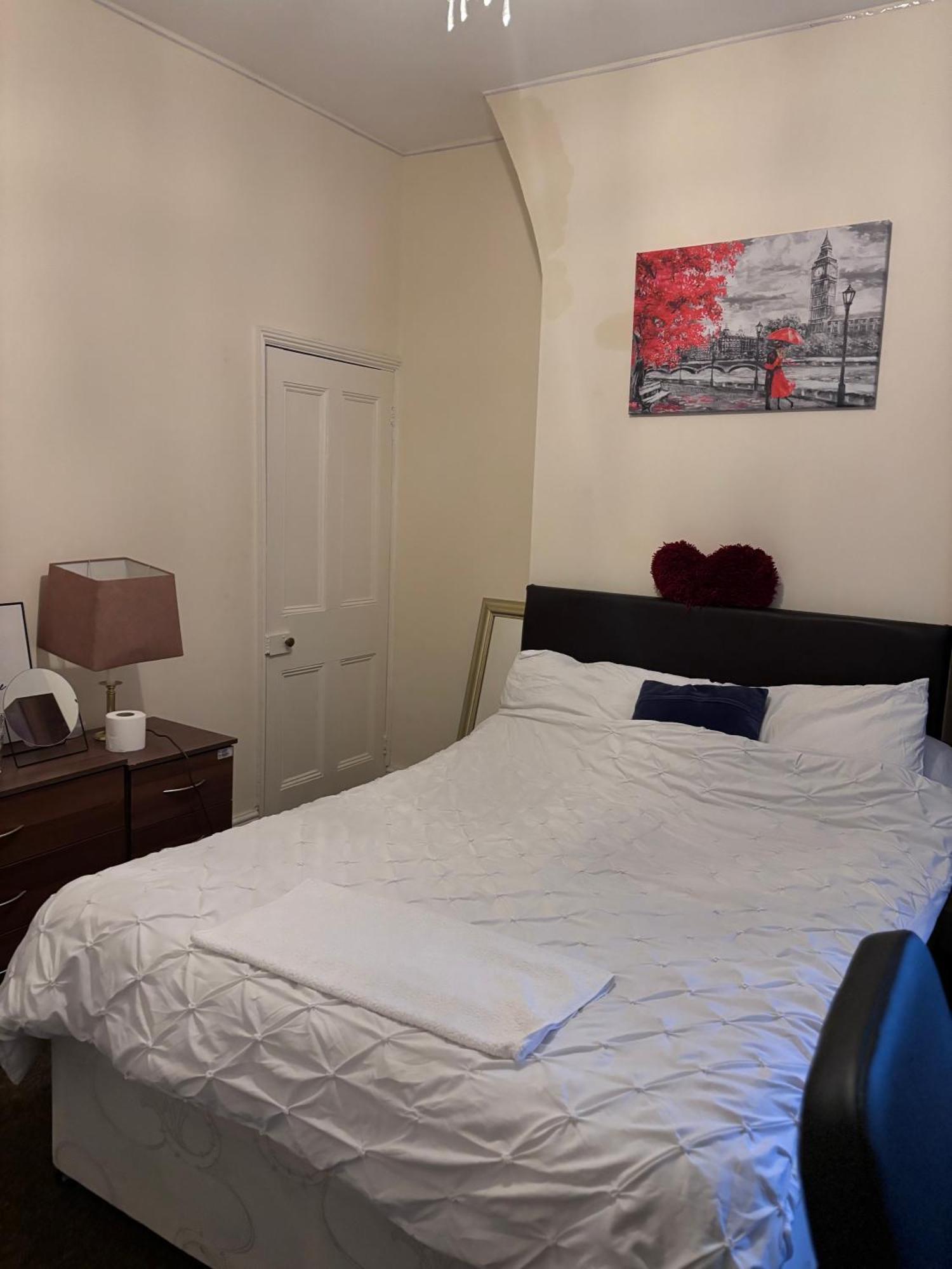 Lovely Room Within 5 Mins Walk To Stoke Train Station With Double And Single Room Buitenkant foto
