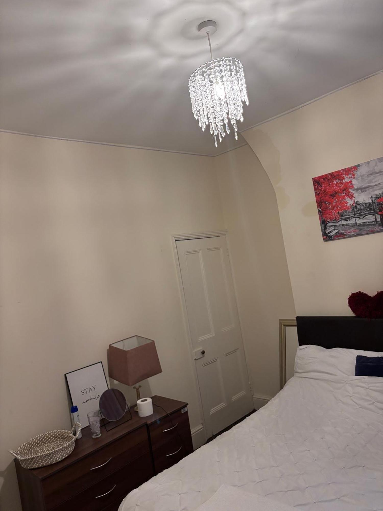 Lovely Room Within 5 Mins Walk To Stoke Train Station With Double And Single Room Buitenkant foto