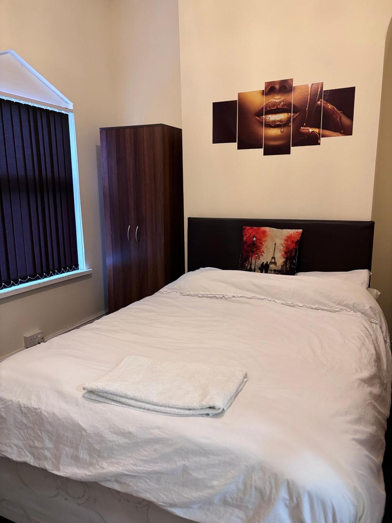 Lovely Room Within 5 Mins Walk To Stoke Train Station With Double And Single Room Buitenkant foto