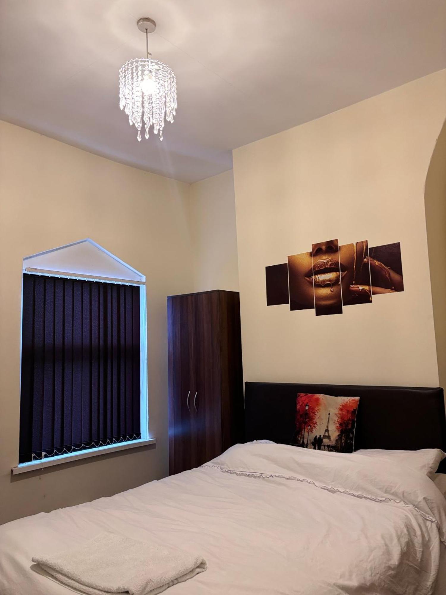 Lovely Room Within 5 Mins Walk To Stoke Train Station With Double And Single Room Buitenkant foto