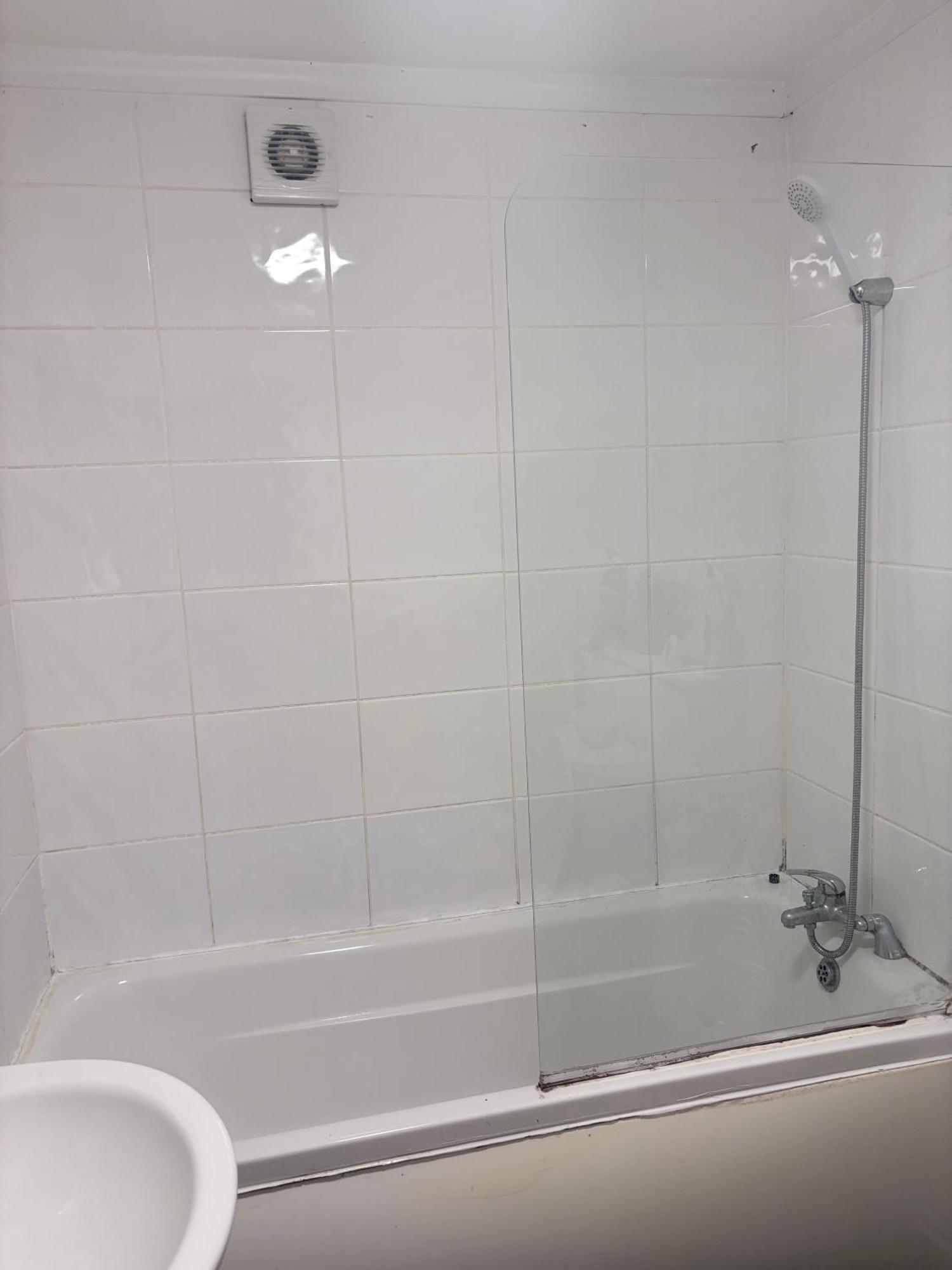 Lovely Room Within 5 Mins Walk To Stoke Train Station With Double And Single Room Buitenkant foto
