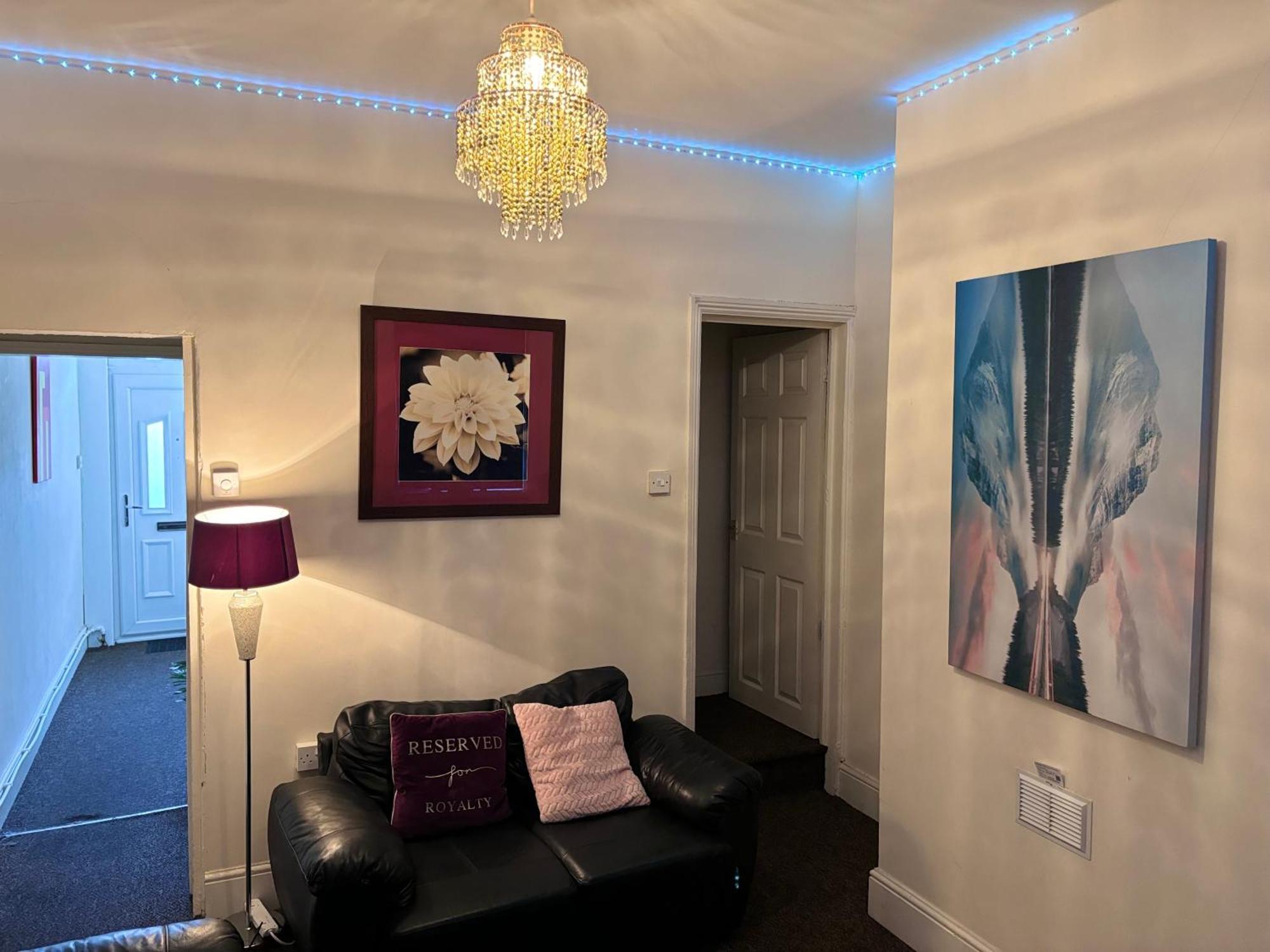 Lovely Room Within 5 Mins Walk To Stoke Train Station With Double And Single Room Buitenkant foto