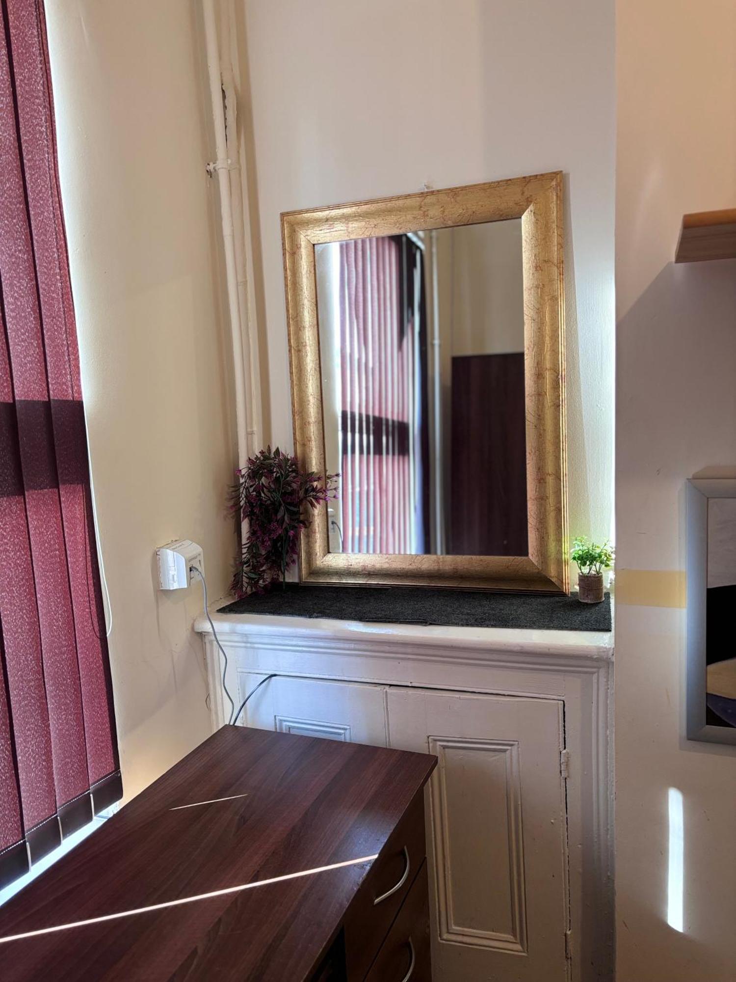 Lovely Room Within 5 Mins Walk To Stoke Train Station With Double And Single Room Buitenkant foto